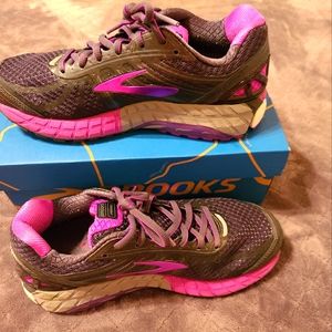 Brooks Womens Running Shoes